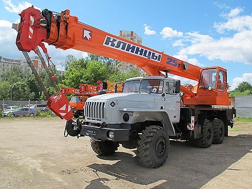 Полноприводный автокран Урал 25 тонн
